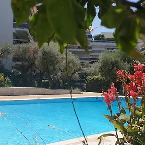 studio-quartier-residentiel-piscine-plages-a-5min-a-pied.fr-provencehotel.com/